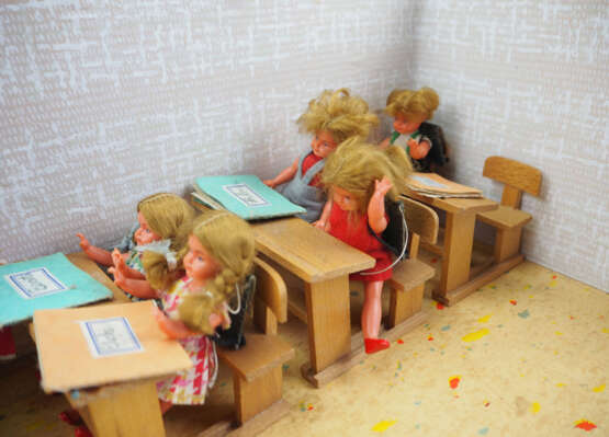 Puppen und Puppenmöbel: Schule. - photo 3