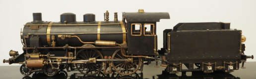 Modelldampflokomotive mit Tender. - Foto 1