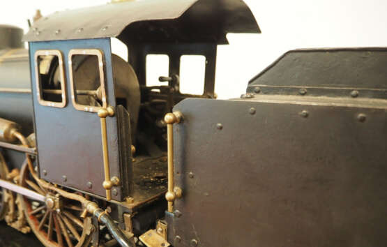 Modelldampflokomotive mit Tender. - Foto 3