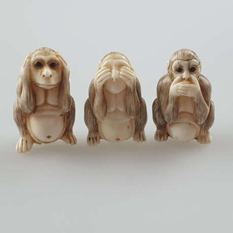 Drei Netsuke „sanbiki no saru“ - photo 1