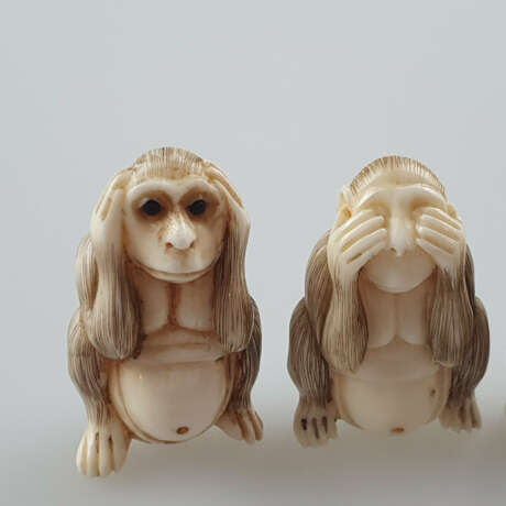 Drei Netsuke „sanbiki no saru“ - photo 2