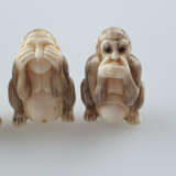 Drei Netsuke „sanbiki no saru“ - фото 3