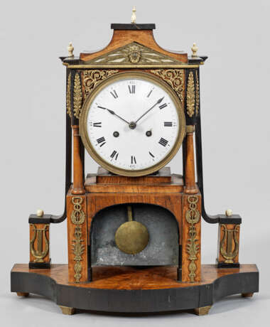 Biedermeier-Kommodenuhr - photo 1