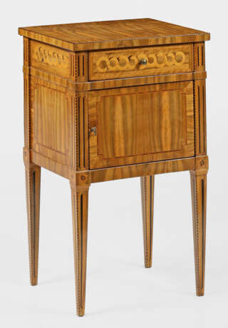 Louis XVI-Pfeilerschrank - photo 1