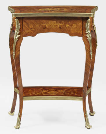 Eleganter Louis XV-Beistelltisch - photo 1