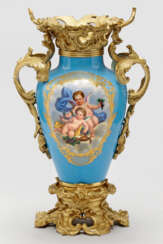 Napoleon III Prunkvase mit Putten- und Blumendekor