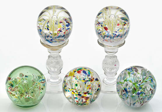 Fünf Paperweights - Foto 1