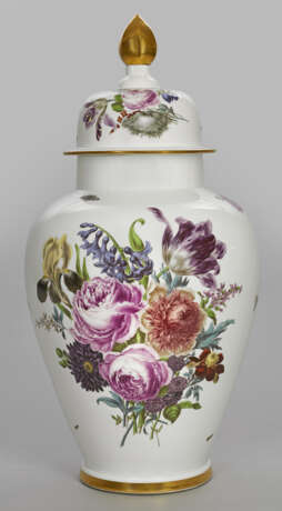 Große prächtige Zierdeckelvase mit Dekor "Deutsche Blume" - Foto 1