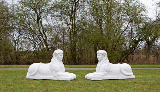 Paar monumental große Sphingen als Parkskulpturen - photo 1