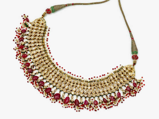 Prächtig verziertes indisches Hochzeitscollier besetzt mit natürlichen Spinellen, Perlen, Diamantrosen und Email - Indien, Rajasthan um 1910 - фото 1