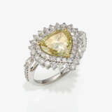 Ring mit einem gelben Brillant und Diamanten - - Foto 1