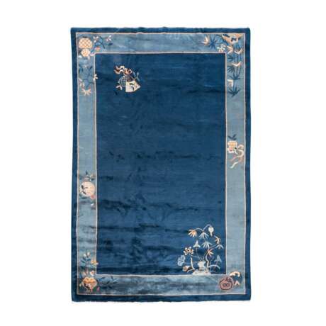 Peking Teppich. 20. Jh., 305x200 cm. - Foto 1