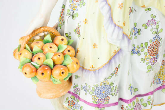 Porzellan-Figuren 'Apfelpflücker und Apfelpflückerin' - Foto 4
