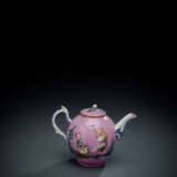 Teekanne mit Purpurfond und Chinoseriedekor - фото 2