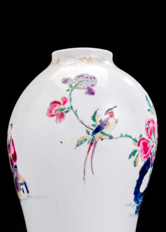 Glas-Balustervase mit Chinoiserie-Dekor - photo 33