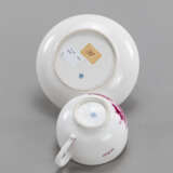 Teetasse und Untertasse mit Purpurmalerei - фото 4