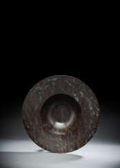 Round plate made of serpentine
