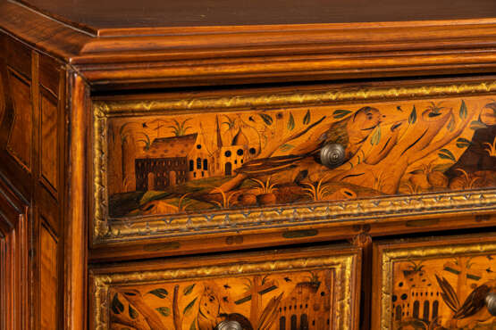 Seltenes Renaissance-Kabinett mit feiner Landschafts- und Vogelmarketerie - photo 10