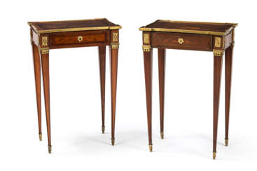 Paar feine Louis-XVI-Stil Beistell-Tischchen