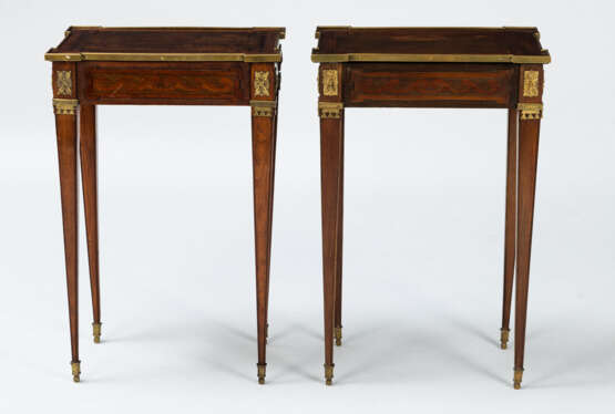 Paar feine Louis-XVI-Stil Beistell-Tischchen - photo 6