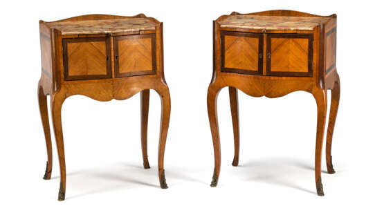 Paar Louis-XV-Stil Beistell-Kabinette - фото 2