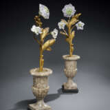 Paar Ziervasen mit Porzellan-Blüten - фото 2