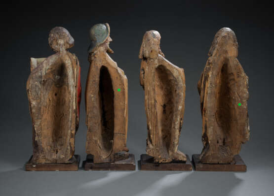 Bedeutende Spätgotische Gruppe von sechs Aposteln und drei weiblichen Heiligen - photo 4