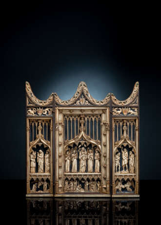 Prunkvolles Altartriptychon im gotischen Stil - photo 1