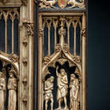 Prunkvolles Altartriptychon im gotischen Stil - photo 6
