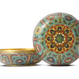 AN IMPORTANT AND EXTREMELY RARE IMPERIAL MING CLOISONNE ENAMEL BRACKET-LOBED BOX AND COVER - фото 1