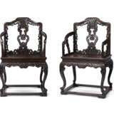 AN IMPORTANT PAIR OF WESTERN STYLE ‘ACANTHUS LEAVES’ IMPERIAL ZITAN ARMCHAIRS - photo 1