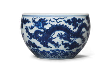 A BLUE AND WHITE ‘DRAGON’ JARDINIERE