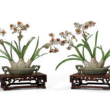 A PAIR OF JADE AND HARDSTONE NARCISSUS POTTED PLANTS - фото 1