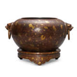 A LARGE GILT-SPLASHED BRONZE CENSER AND STAND - photo 1