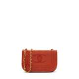 A RED LIZARD FLAP BAG WITH GOLD HARDWARE - Foto 1