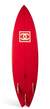 A RED MONOCHROME CARBON FIBER SURF BOARD - фото 4