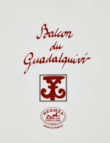 A SET OF TWENTY SIX: A RED BALCON DU GUADALQUIVIR PORCELAIN SET - фото 6