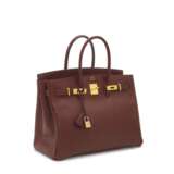 A ROUGE H COURCHEVEL LEATHER BIRKIN 35 WITH GOLD HARDWARE - Foto 2