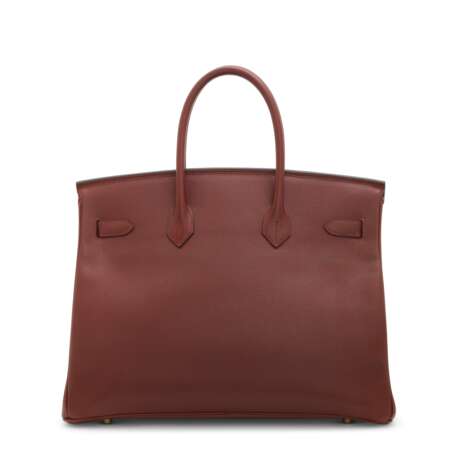 A ROUGE H COURCHEVEL LEATHER BIRKIN 35 WITH GOLD HARDWARE - Foto 3