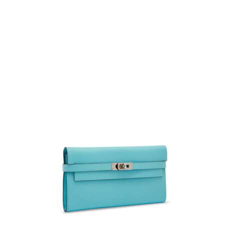 A BLEU ATOLL EPSOM LEATHER KELLY WALLET WITH PALLADIUM HARDWARE - Foto 2