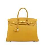 A JAUNE COURCHEVEL LEATHER BIRKIN 35 WITH GOLD HARWARE - Foto 1