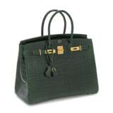 A SHINY VERT FONCÉ POROSUS CROCODILE BIRKIN 35 WITH GOLD HARDWARE - Foto 2