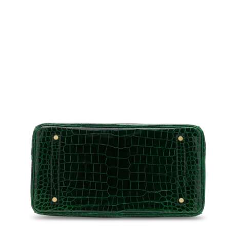 A SHINY VERT FONCÉ POROSUS CROCODILE BIRKIN 35 WITH GOLD HARDWARE - photo 4