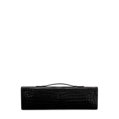 A SHINY BLACK KELLY CUT CLUTCH WITH PALLADIUM HARDWARE - фото 3