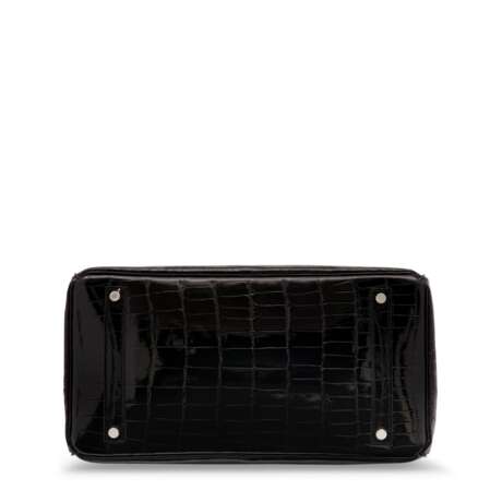 A SHINY BLACK POROSUS CROCODILE BIRKIN 35 WITH PALLADIUM HARDWARE - photo 4