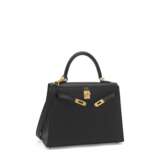 A BLACK EPSOM LEATHER SELLIER KELLY 25 WITH GOLD HARDWARE - photo 2