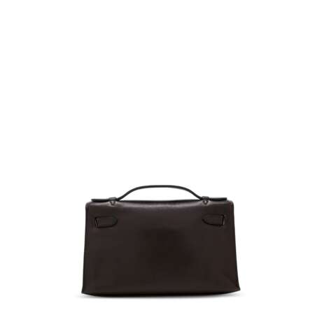 A HAVANE EVERGRAIN LEATHER KELLY POCHETTE WITH PALLADIUM HARDWARE - фото 3