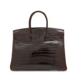 AN EXCEPTIONAL, SHINY COCOAN POROSUS CROCODILE BIRKIN 35 WITH 18K YELLOW GOLD AND YELLOW SAPPHIRE HARDWARE - фото 5