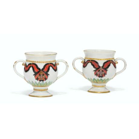 TWO PORCELAIN CUPS FROM THE SERVICE OF THE ORDER OF ST VLADIMIR - Foto 1