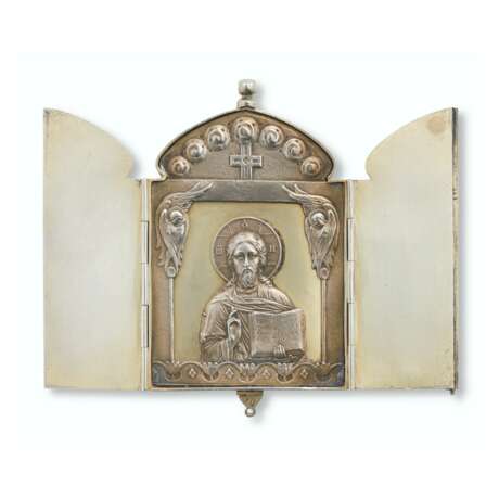 A SILVER-GILT TRIPTYCH ICON OF CHRIST PANTOCRATOR - фото 1
